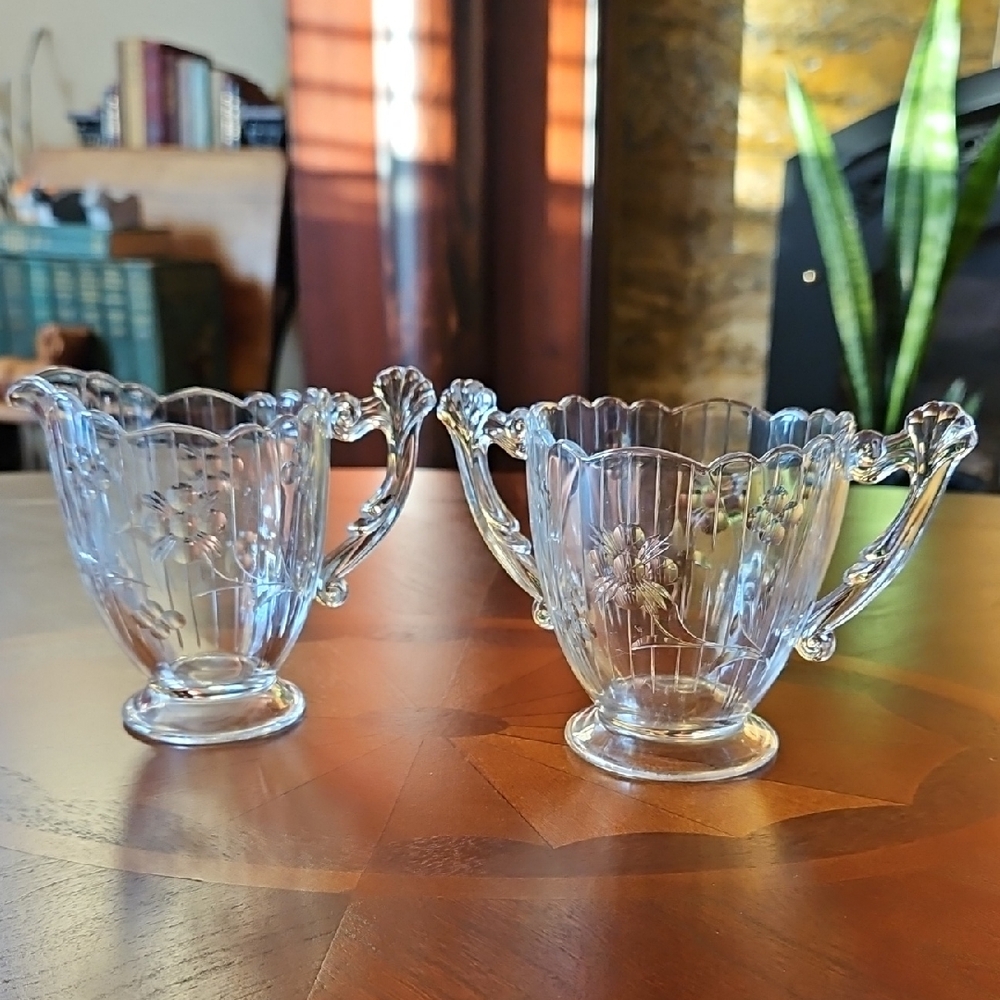 Embossed Creamer & Sugar with Stunning Intricate Detailed Handles, UV Reactive
